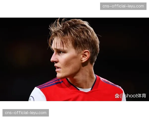 比赛瞬间：阿森纳连续28脚传递后由厄德高完成破门