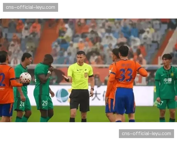 VAR争议再现：本轮点球判罚尺度不一，引发多方讨论