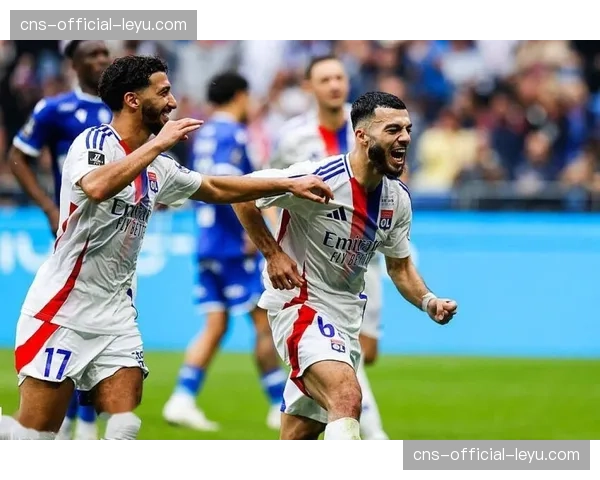 “足球进校园”计划扩展，里昂俱乐部与当地十所中小学建立合作